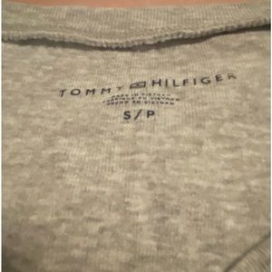 Tommy Hilfiger v neck